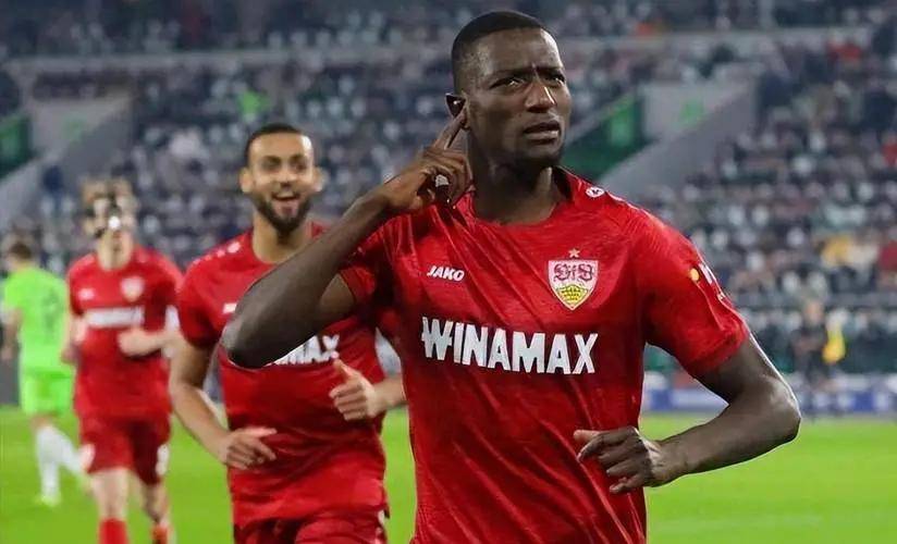 斯图加特球员进攻疲软，主帅需调整进攻战术