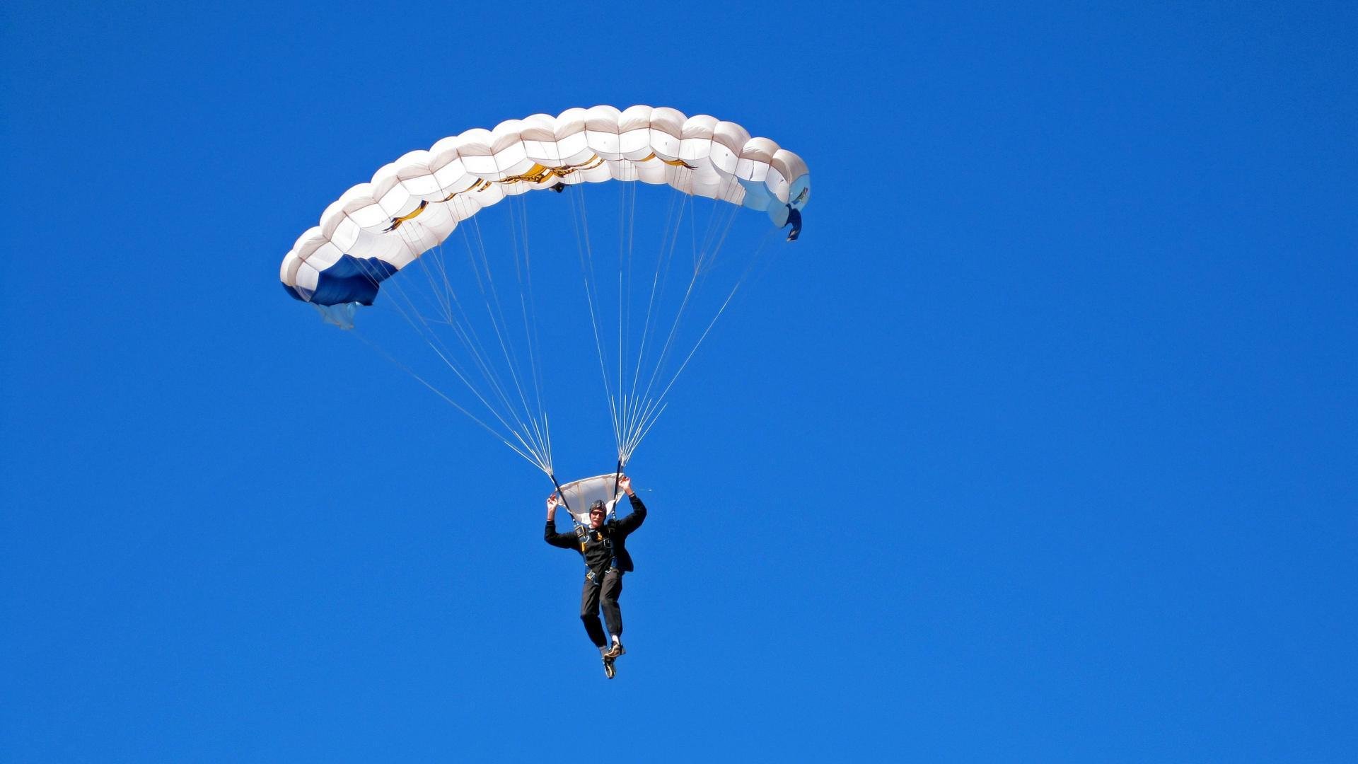 钢铁枷锁VS狂野奔袭，西决生死战，二十年最硬对决