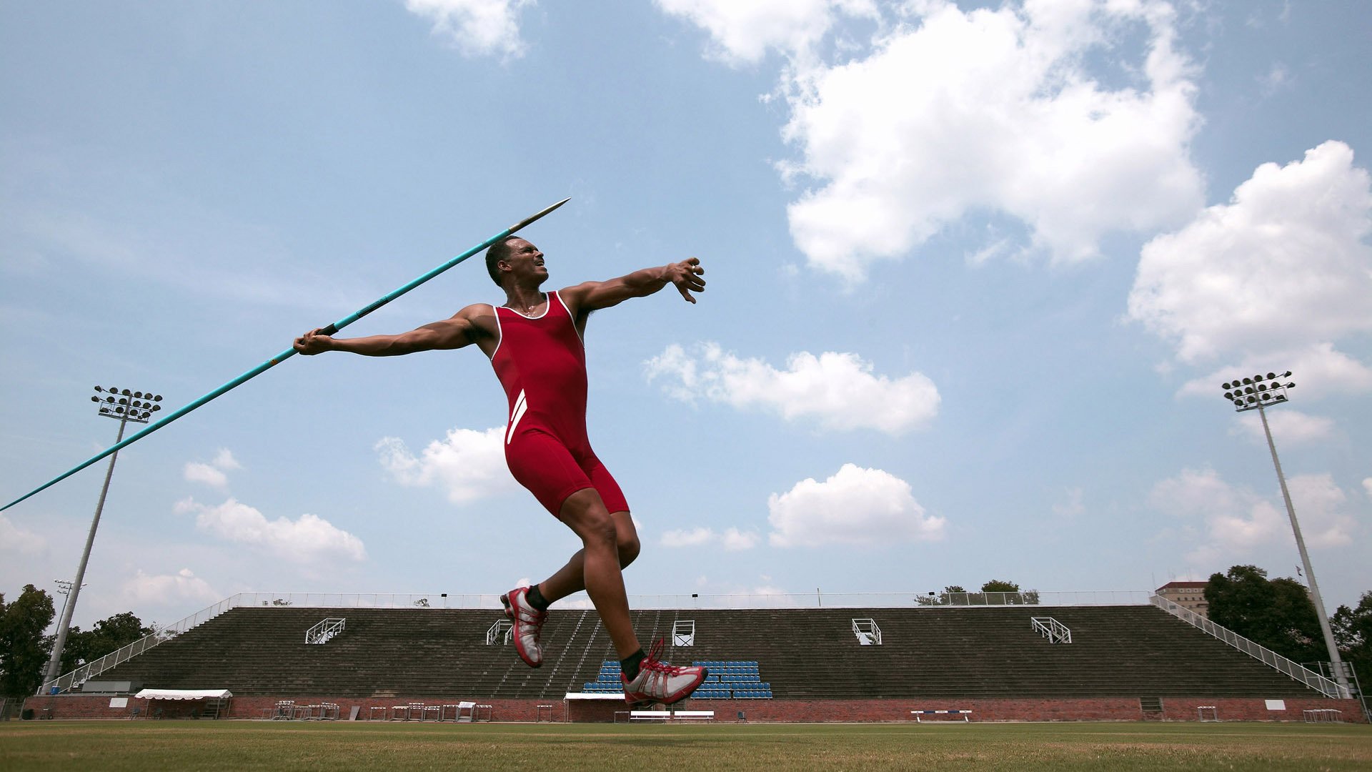 沉睡雄狮终苏醒！萨内梦回巅峰导演逆转，比利亚雷亚尔欧战DNA力克北欧劲旅